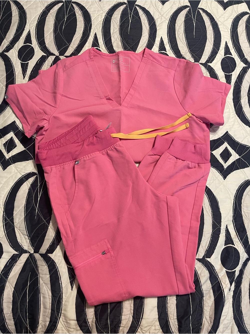FIGS Neon Pink Scrub Set Casma Top + High Waisted Zamora Joggers Large